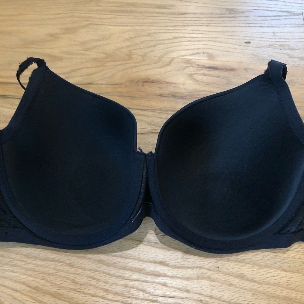 DORINA underwire bra 38F black molded cups lace embellishments. Size 38F